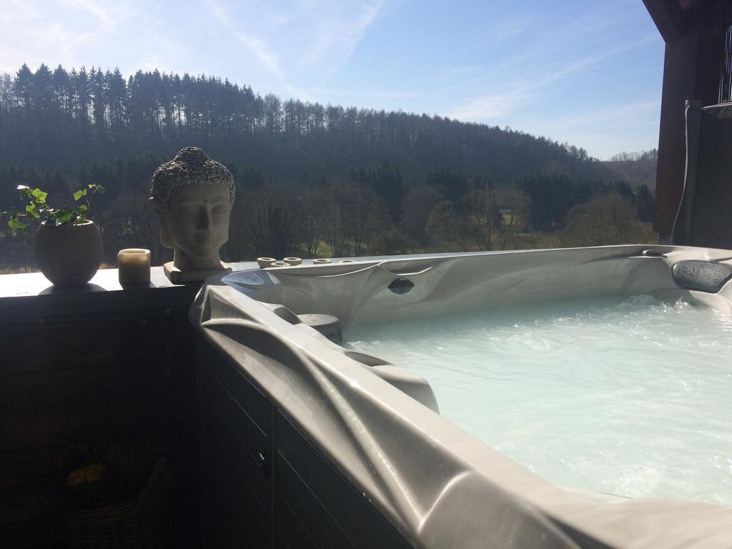 At Home - Jacuzzi Privatif Gesves Szoba fotó